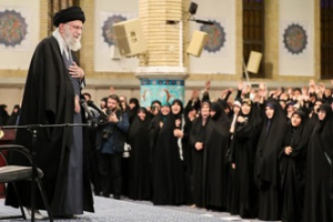 Supreme Leader Meets with University Students, Emphasizes Role of Youth in Building a Better Future for Iran