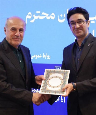 تقدیر از رئیس مرکز نوآوری پژوهشگاه تربیت بدنی و علوم ورزشی توسط معاون وزیر و رئیس سازمان امور دانشجویان