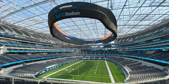 نتایج یک مطالعه: طرفداران ورزش بر این باورند که فناوری بیشتر در ورزشگاه، رویدادهای زنده را بهبود می بخشد.